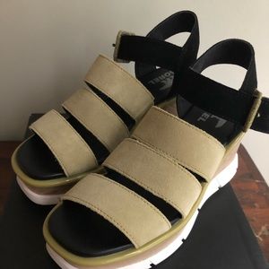 SOREL Joanie 111 sandal strap olive and white wedges